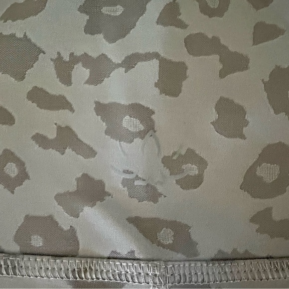 EUC Beyond Yoga Leopord Yoga Pants Size Small - Picture 15 of 16